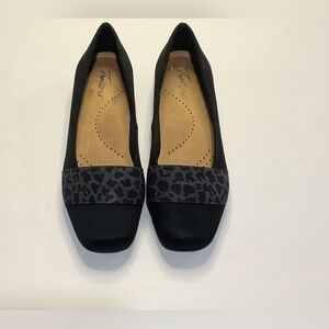 Trotters Z1023* Samantha Microfiber Suede/Cheetah Women's Flat Loafer Size 8 1/2